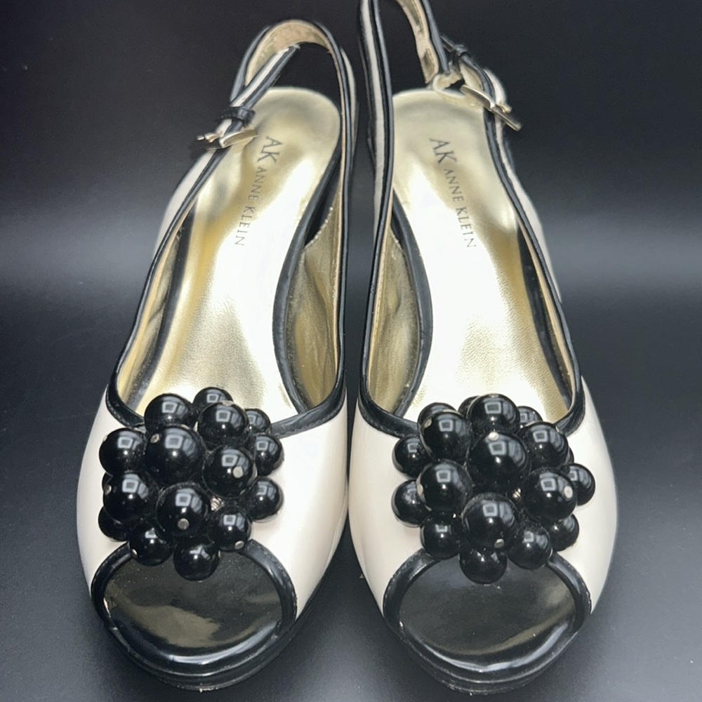 Anne Klein AKEMANI Leather Two-tone Beige and Black Heels Size 7 1/2